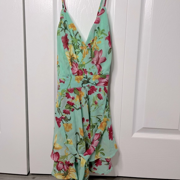 FASHION NOVA mint floral romper - Picture 3 of 5